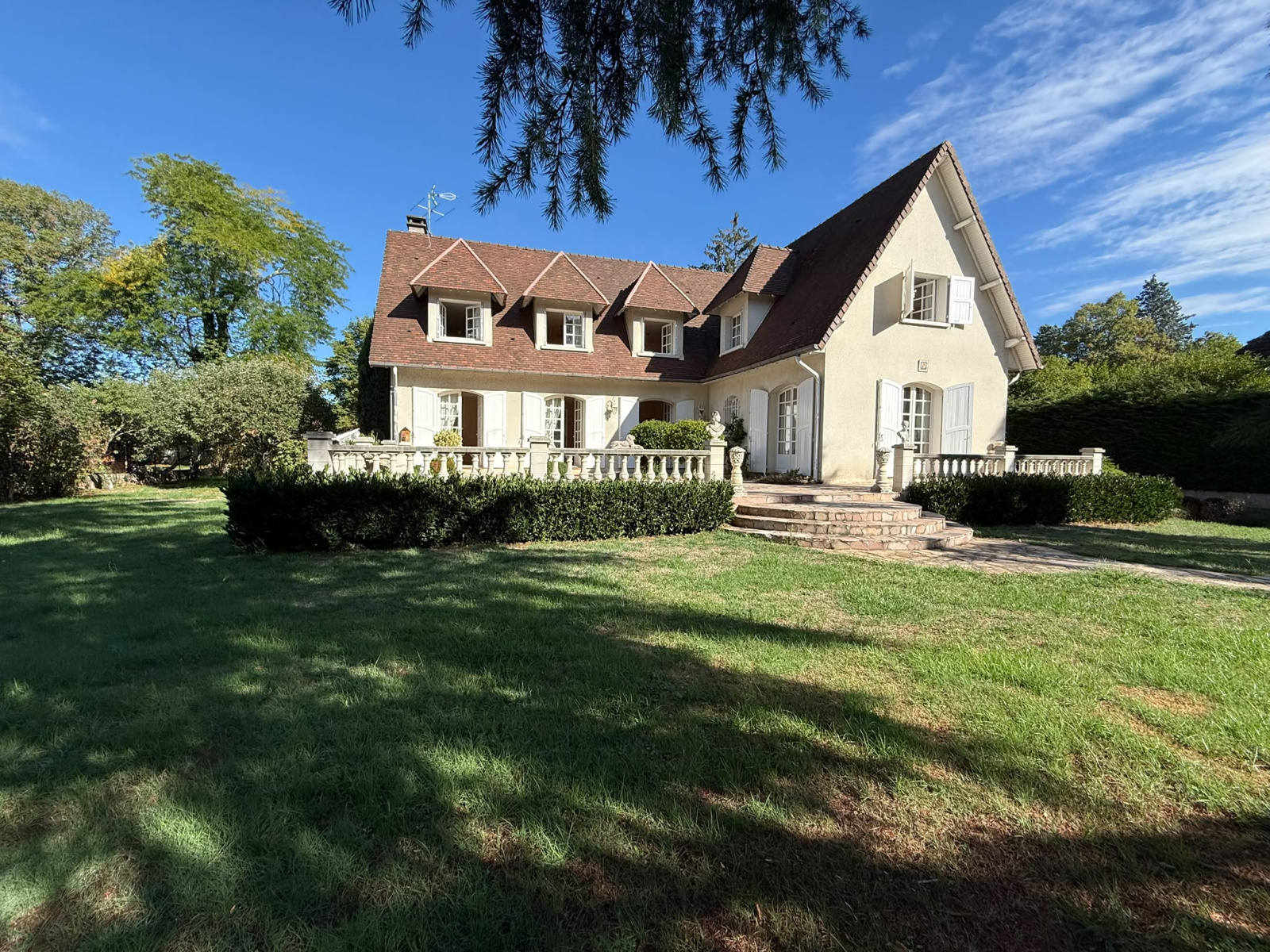 Maison 6 pièces 210 m² · à Bellerive sur Allier · 210 m² · 465 000 €